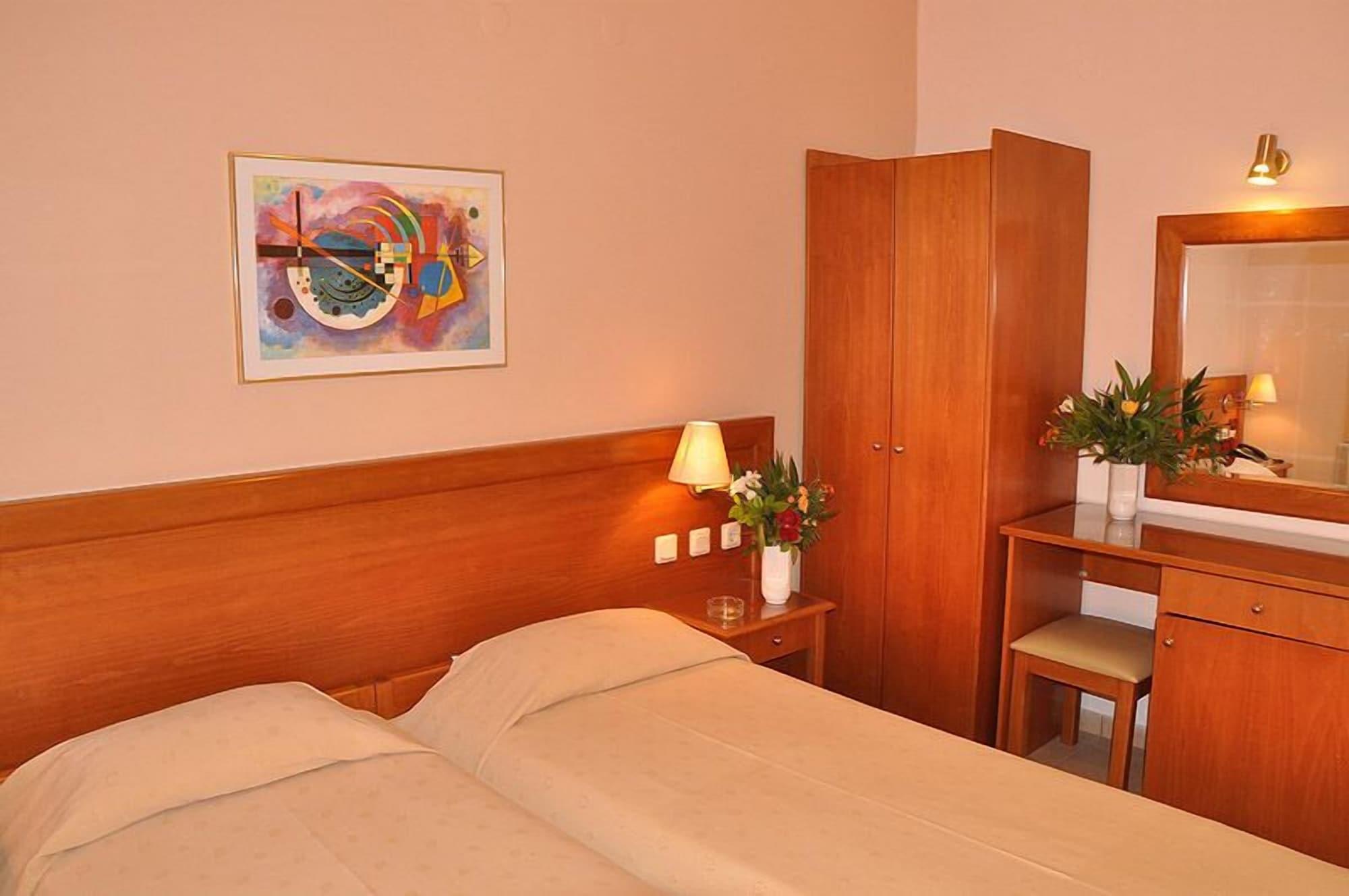 Hotel Bretagne 2*