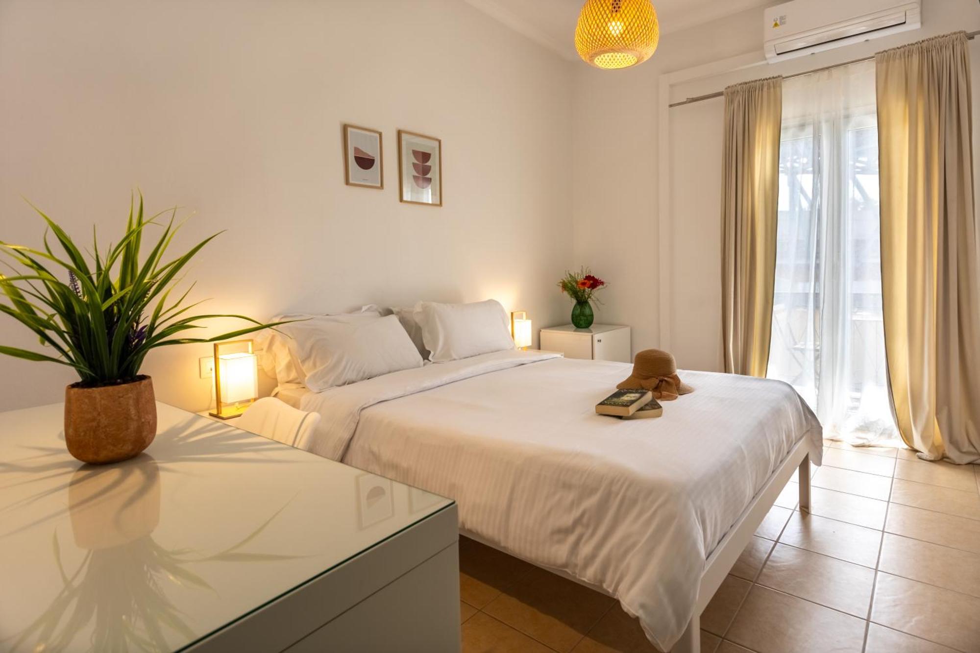 Bretagne Hotel Corfu (city)