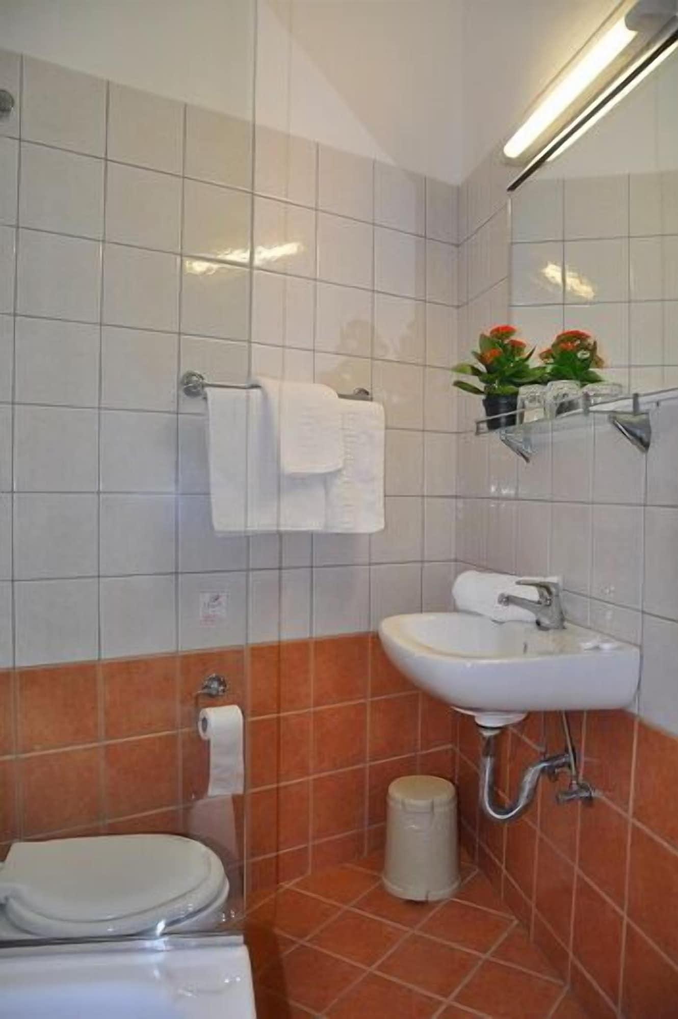 Bretagne Hotel 2*