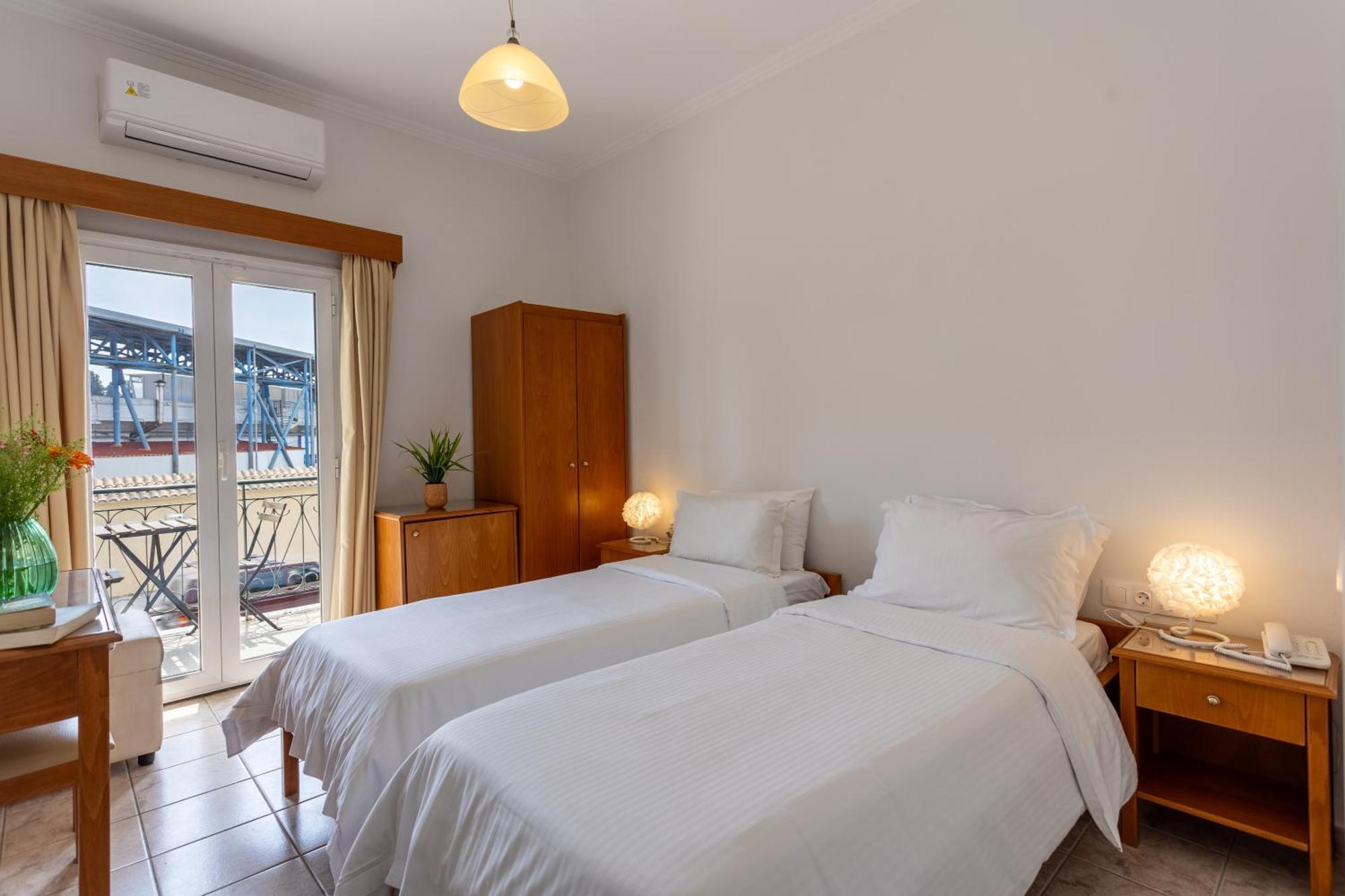 Bretagne Hotel Corfu (city)