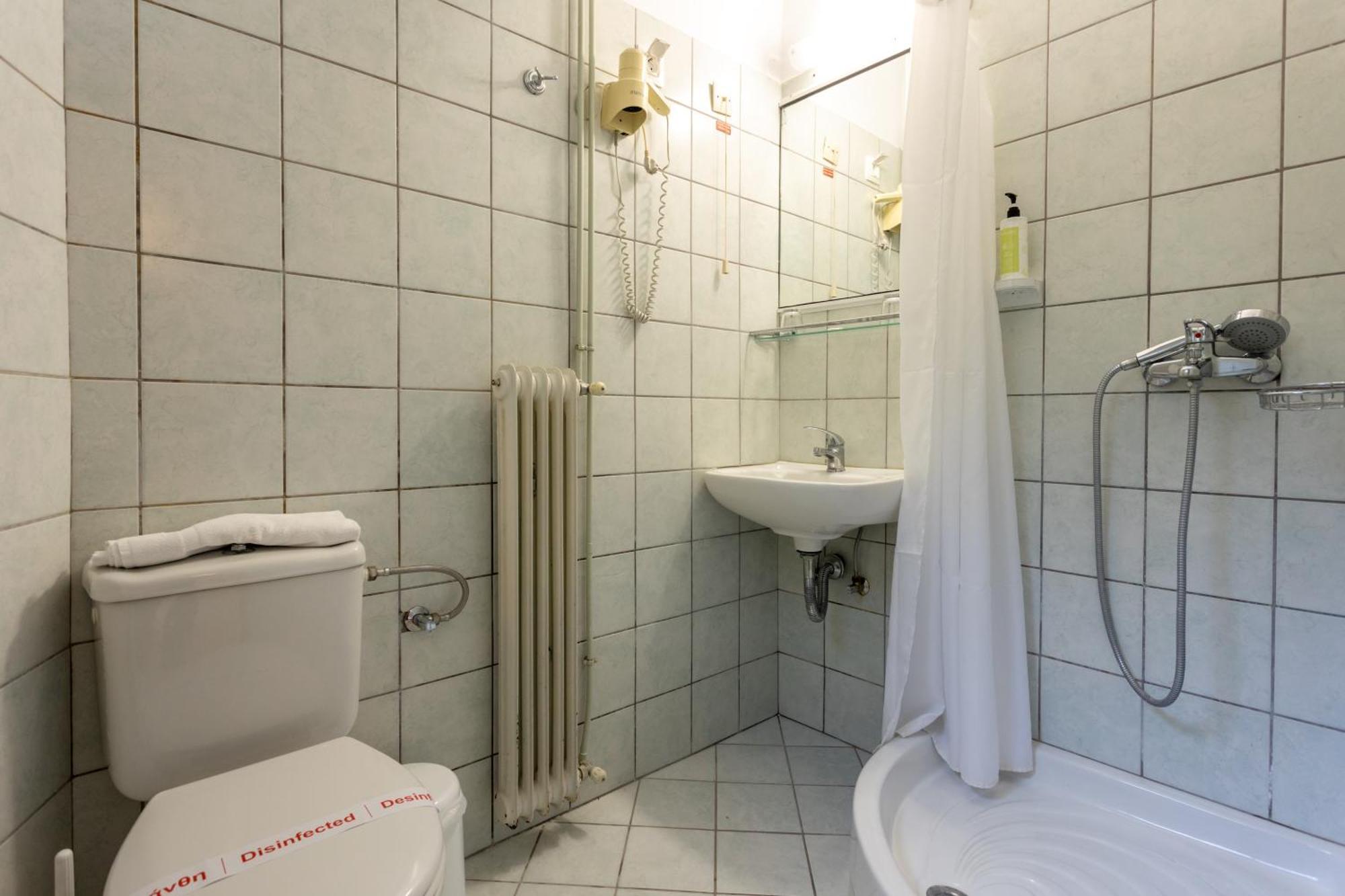 Otel Bretagne Korfu