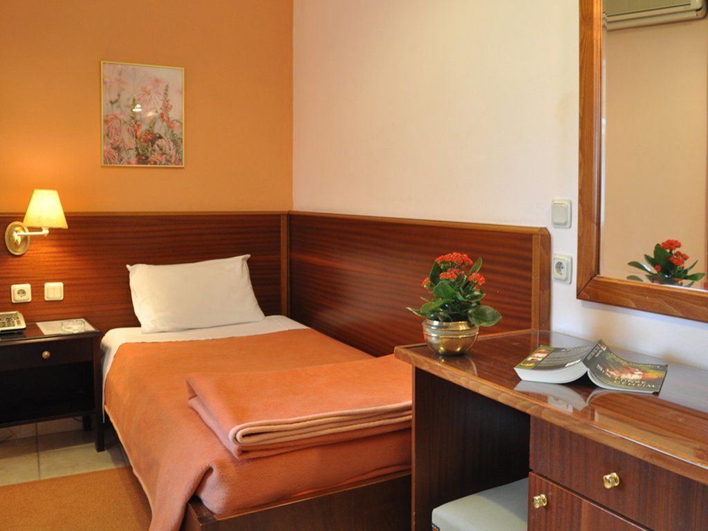 Bretagne Hotel 2*