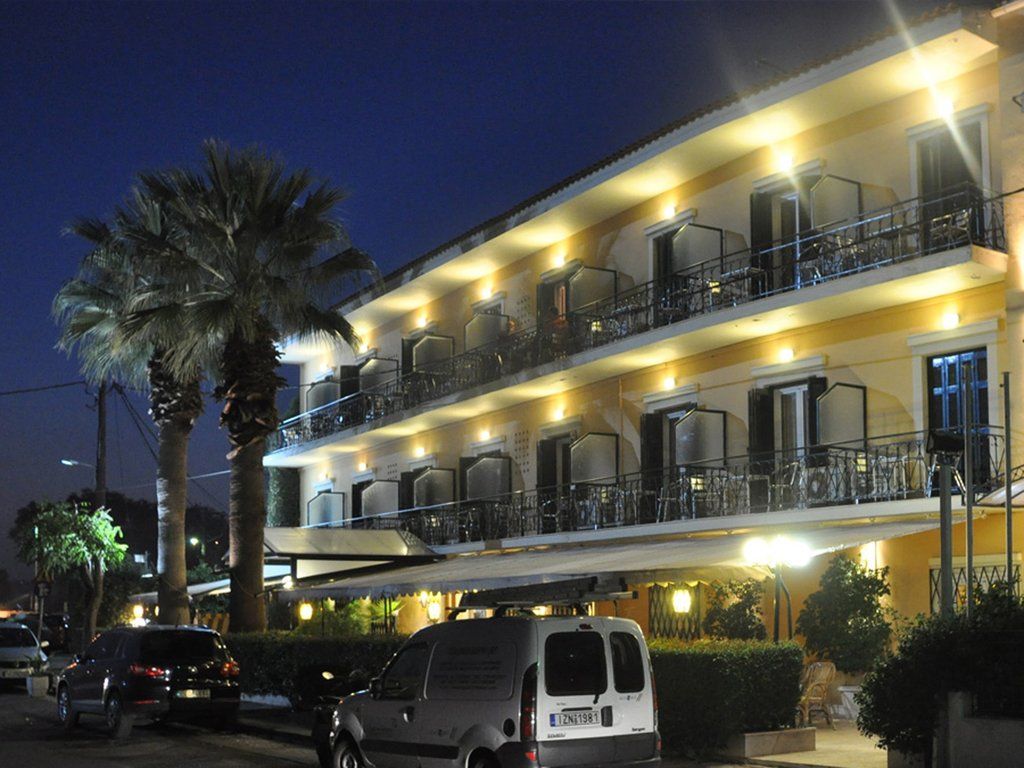 Bretagne Hotel Corfu (city)