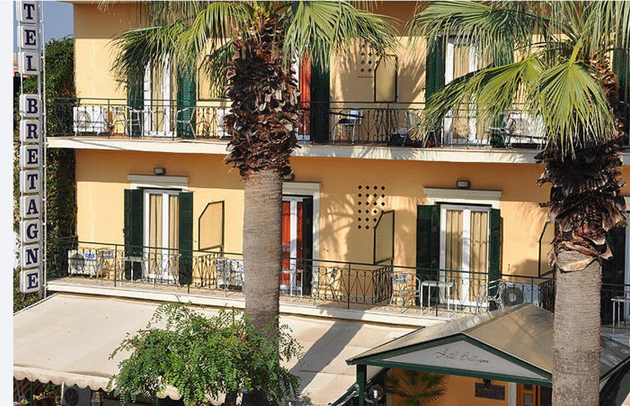 Bretagne Hotel Corfu (city)