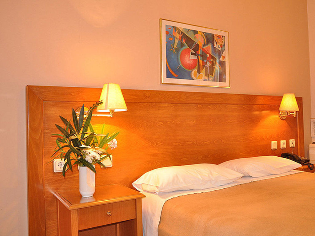 Hotel Bretagne 2*